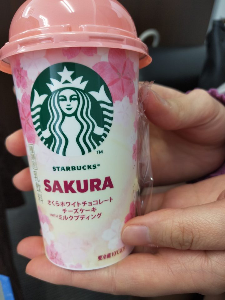 春らしい衣装でご来店